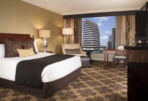 Premier Room, 1 King Bed, Pool View (Signature) | Premium bedding, pillowtop beds, minibar, in-room safe