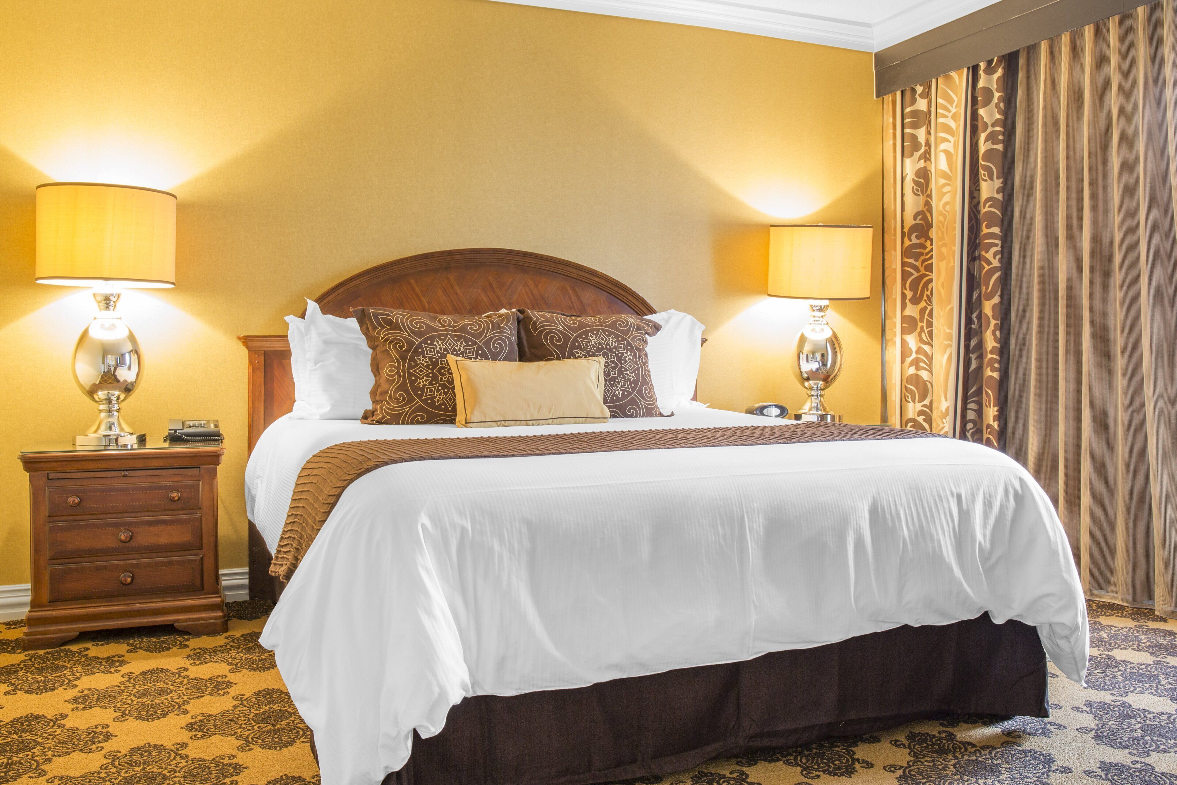 Premium bedding, pillowtop beds, in-room safe, desk