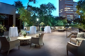 Courtyard - Omni Houston Hotel (Houston)