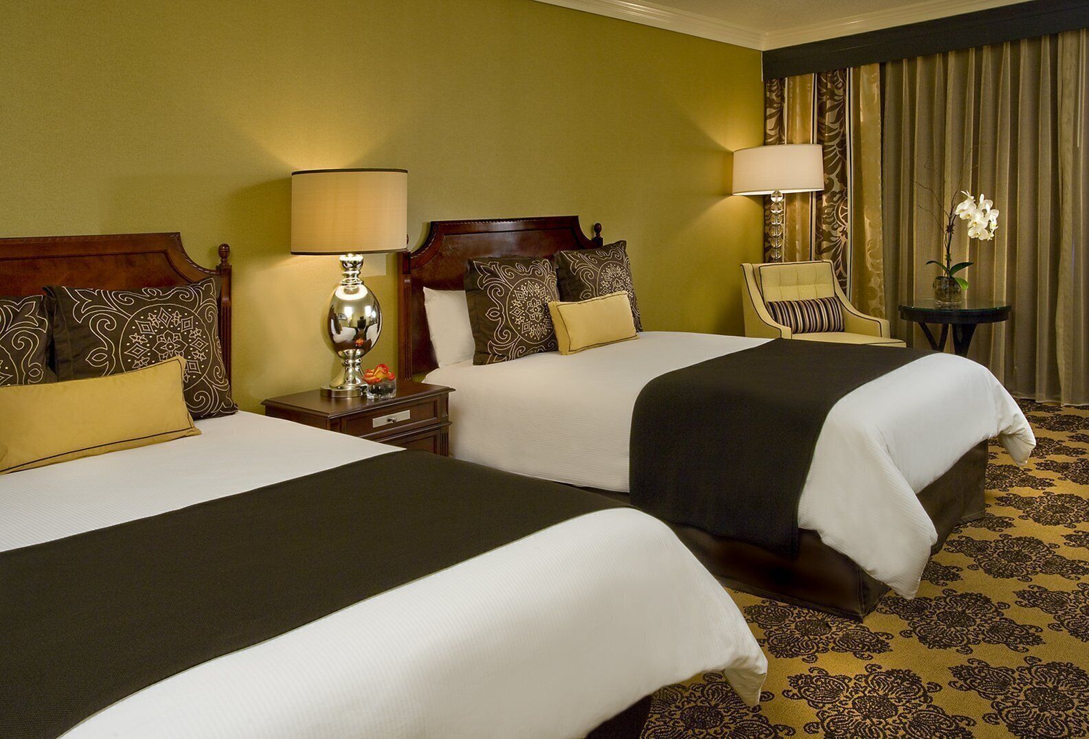 Premium bedding, pillowtop beds, in-room safe, desk