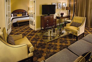 Executive Suite, 1 King Bed | Living room