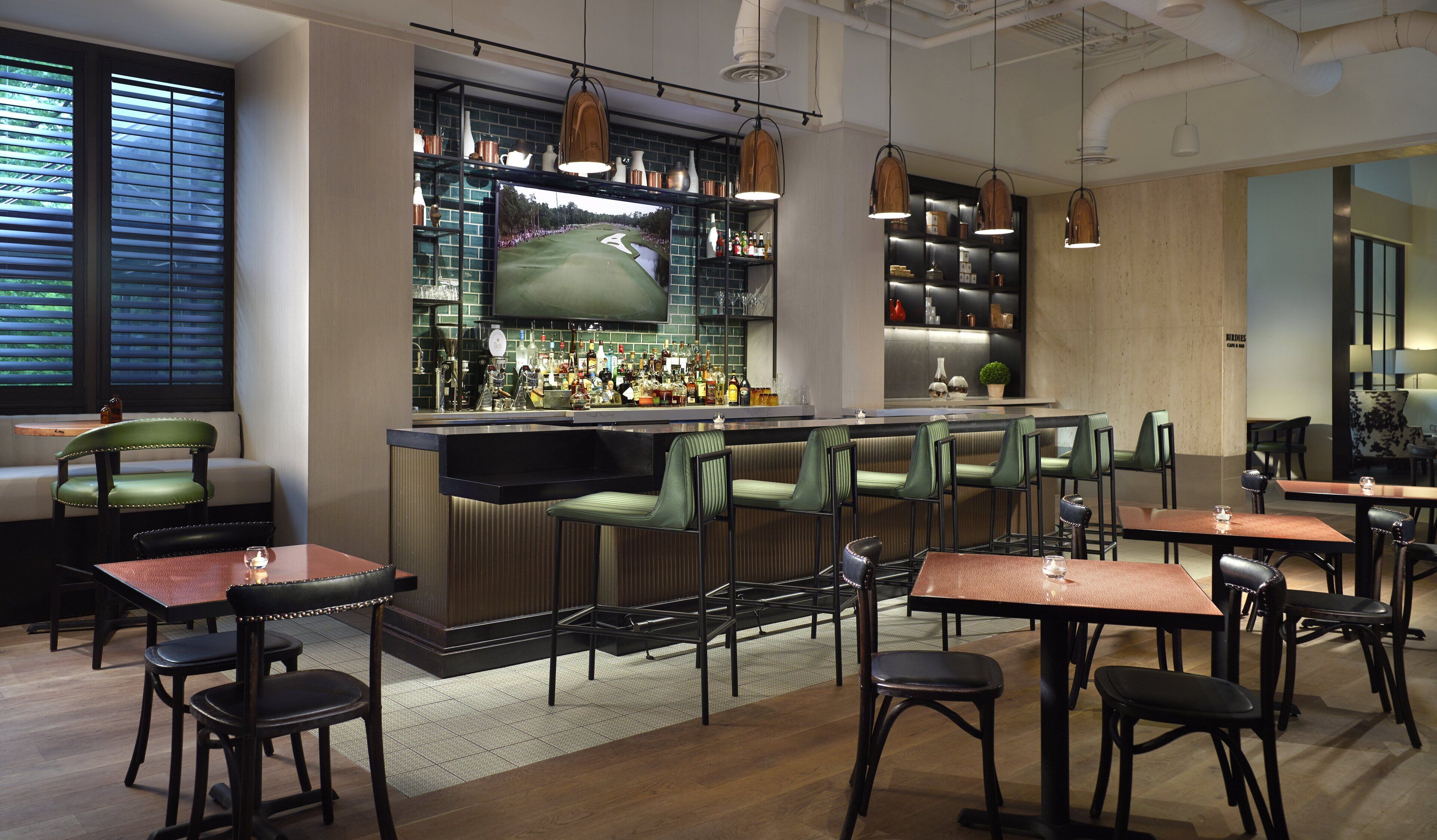 3 bars/lounges, lobby lounge