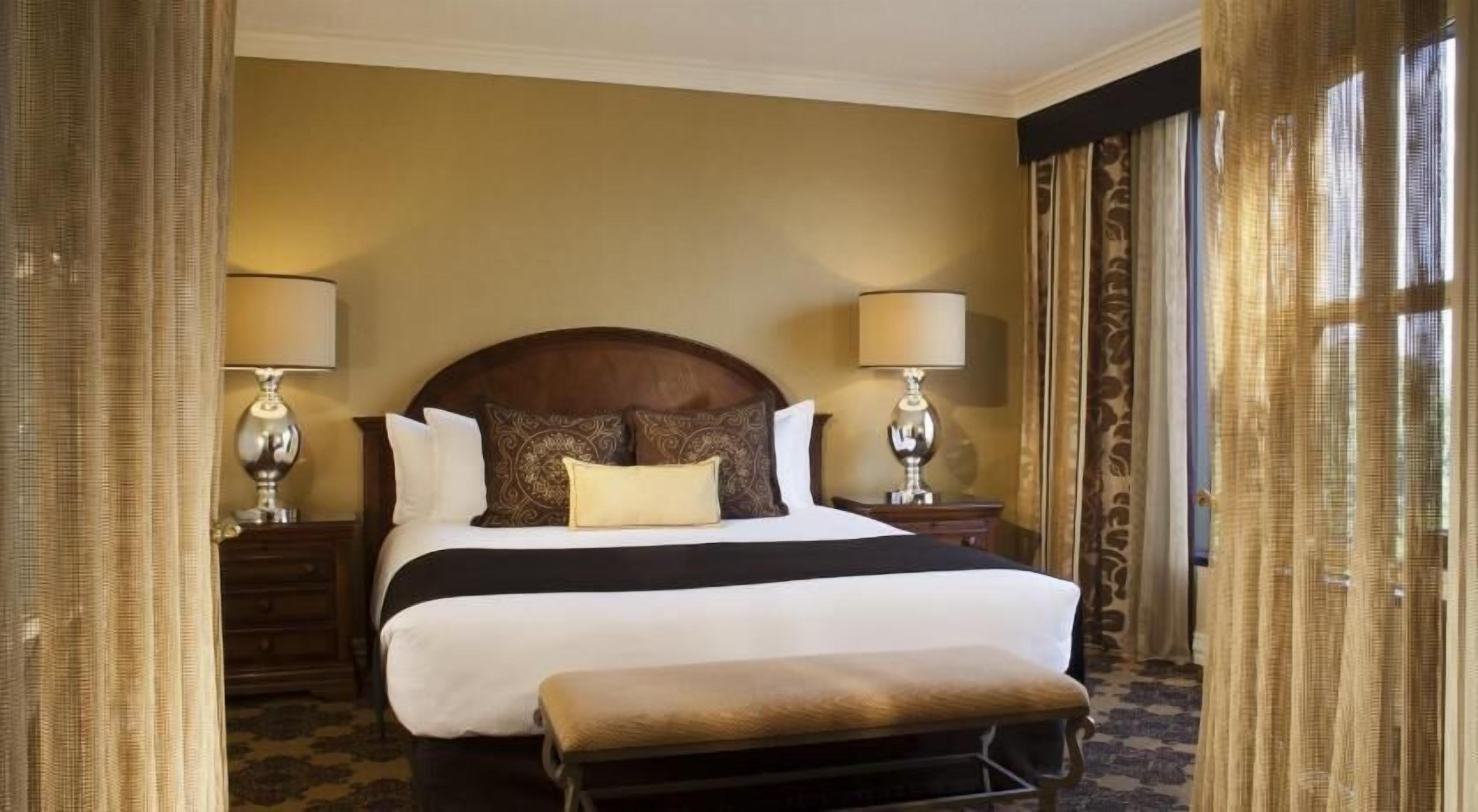 Premium bedding, pillowtop beds, in-room safe, desk