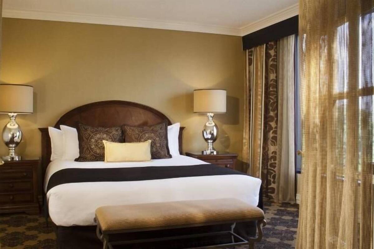 Premium bedding, pillowtop beds, in-room safe, desk