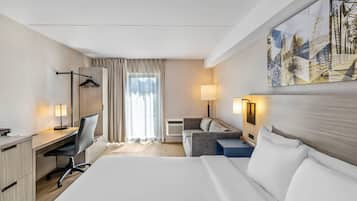 Kamar Standar, Bebas Asap Rokok (1 King Bed with 1 person sofa bed) | Seprai premium dan bantalan ekstra lembut