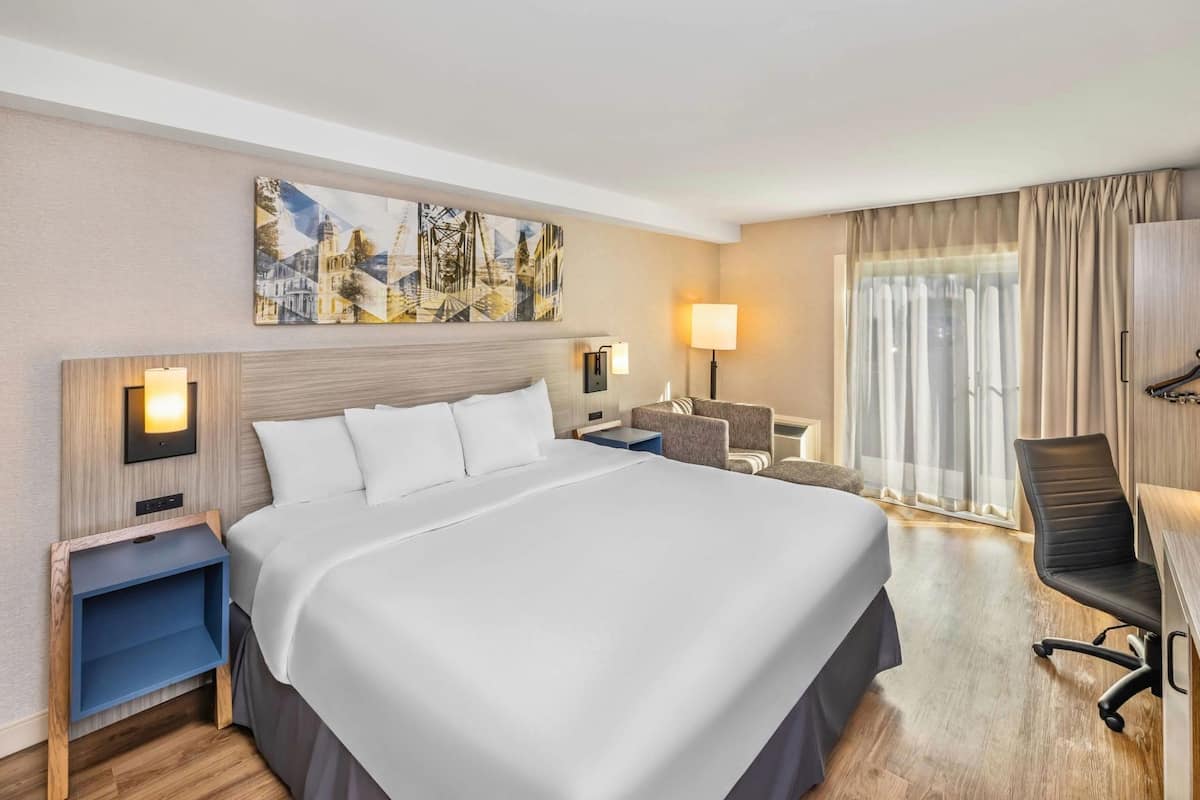 Premium bedding, pillowtop beds, desk, blackout drapes
