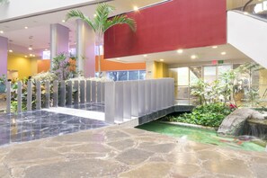 Property entrance - Holiday Inn Monterrey - Parque Fundidora by IHG (Monterrey)