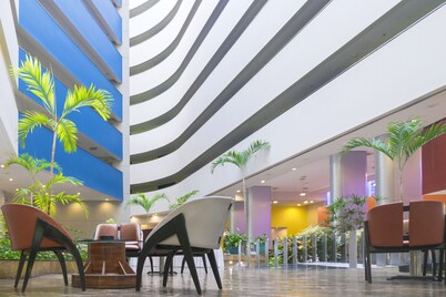Holiday Inn Monterrey - Parque Fundidora by IHG