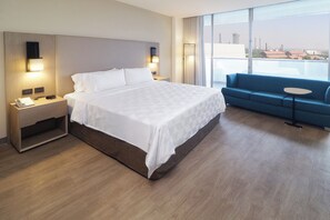 Down duvets, in-room safe, desk, blackout curtains