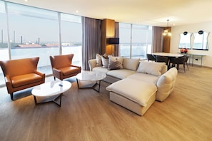 Suite, 1 Bedroom (Dining) | Down comforters, in-room safe, desk, blackout drapes