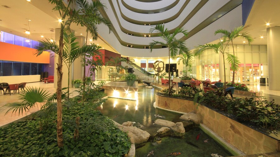 Holiday Inn Monterrey - Parque Fundidora by IHG