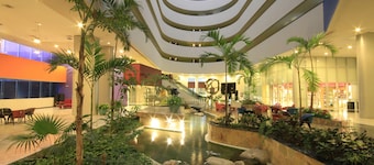 Holiday Inn Monterrey - Parque Fundidora by IHG