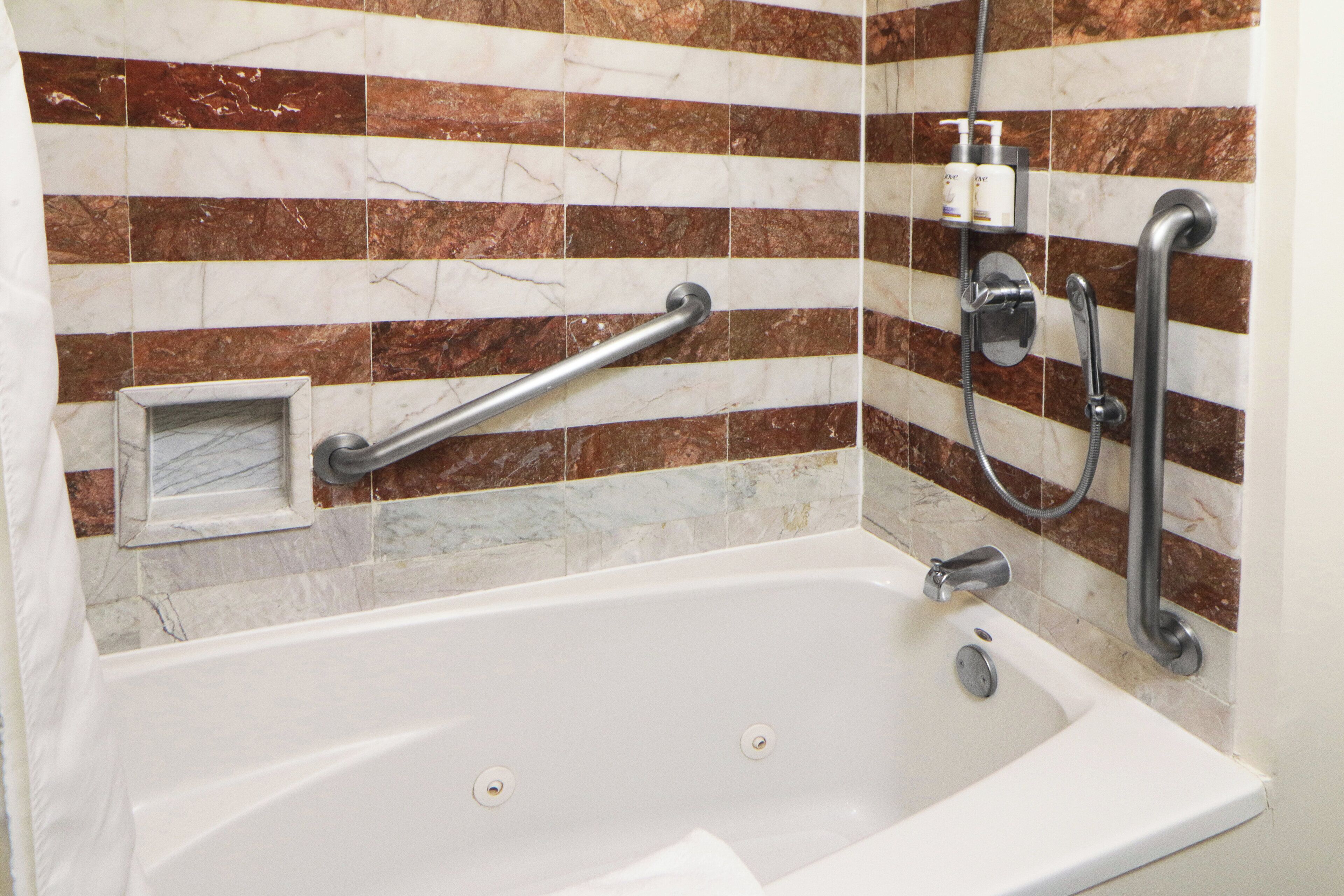 Standard Room, 1 Queen Bed, Accessible | Room amenity