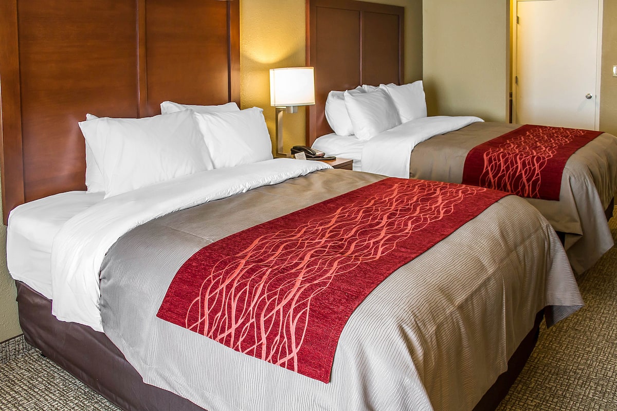 Standard Room, 2 Queen Beds | Egyptian cotton sheets, pillowtop beds, desk, laptop workspace