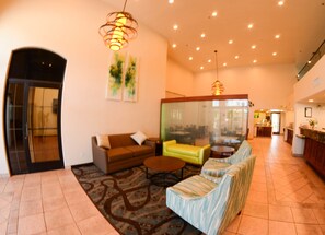 Lobby sitting area - Quality Inn Blythe I-10 (Blythe)