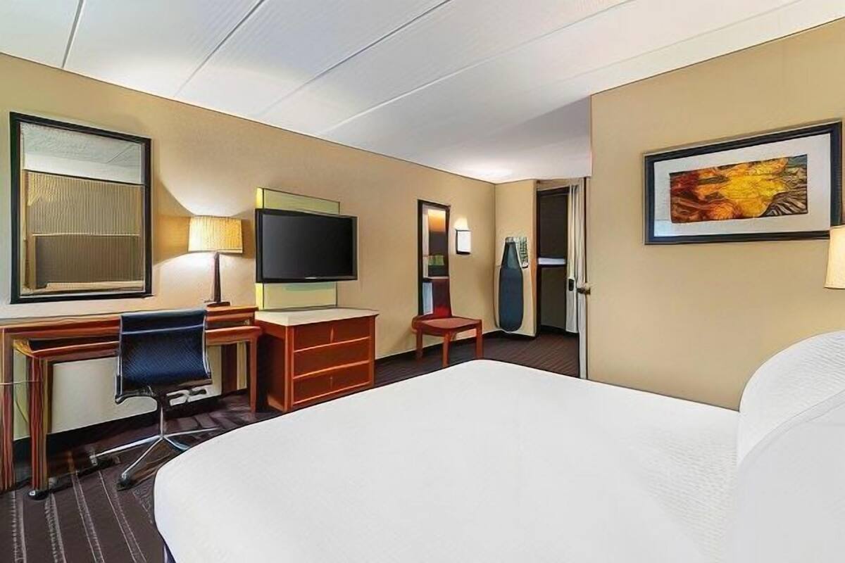 Laptop workspace, iron/ironing board, rollaway beds (surcharge)