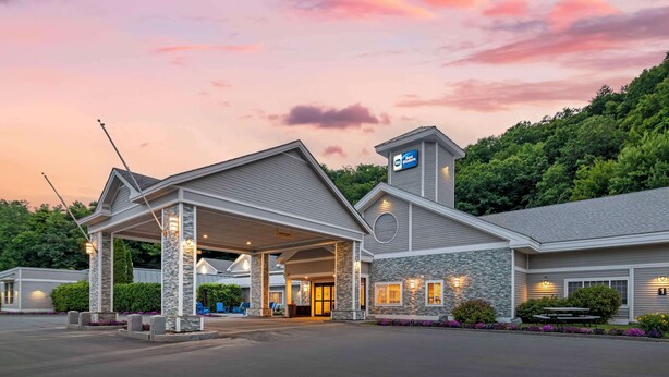 A hotel with a covered entrance, stone facade, and a sign indicating it is part of the Best Western chain. - Best Western Springfield Hotel (Springfield)