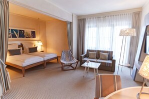 Junior Suite | Down comforters, minibar, in-room safe, soundproofing - Steigenberger Conti Hansa (Kiel)