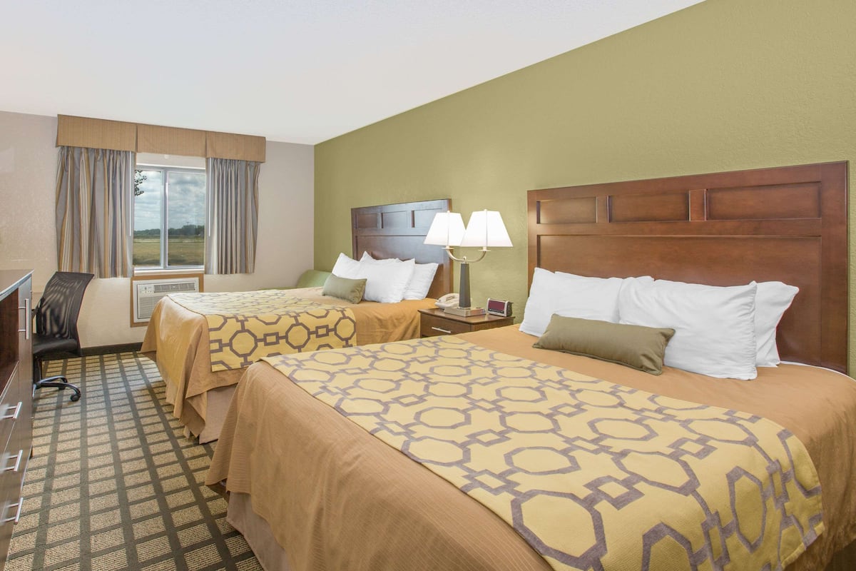 Room, 2 Queen Beds, Non Smoking