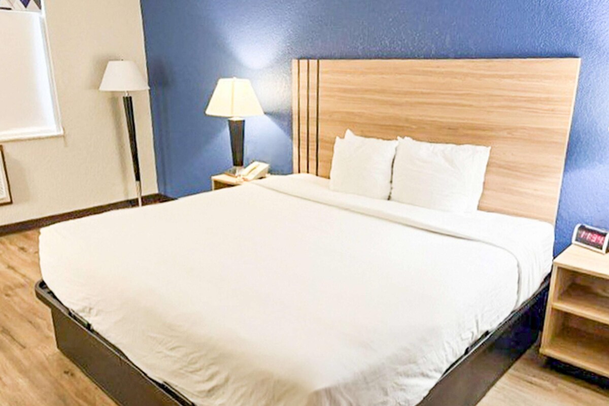 Standaard kamer, 2 queensize bedden, niet-roken | Een bureau, verduisterende gordijnen, een strijkplank/strijkijzer