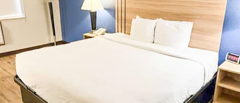 Chambre Standard, 2 grands lits, non-fumeur | Bureau, rideaux d’obscurcissement, fer et planche à repasser