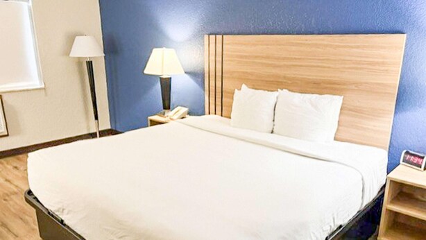 Standard Room, 2 Queen Beds, Non Smoking | Desk, blackout drapes, iron/ironing board, cribs (free) - Park Inn by Radisson, Ames (Ames)