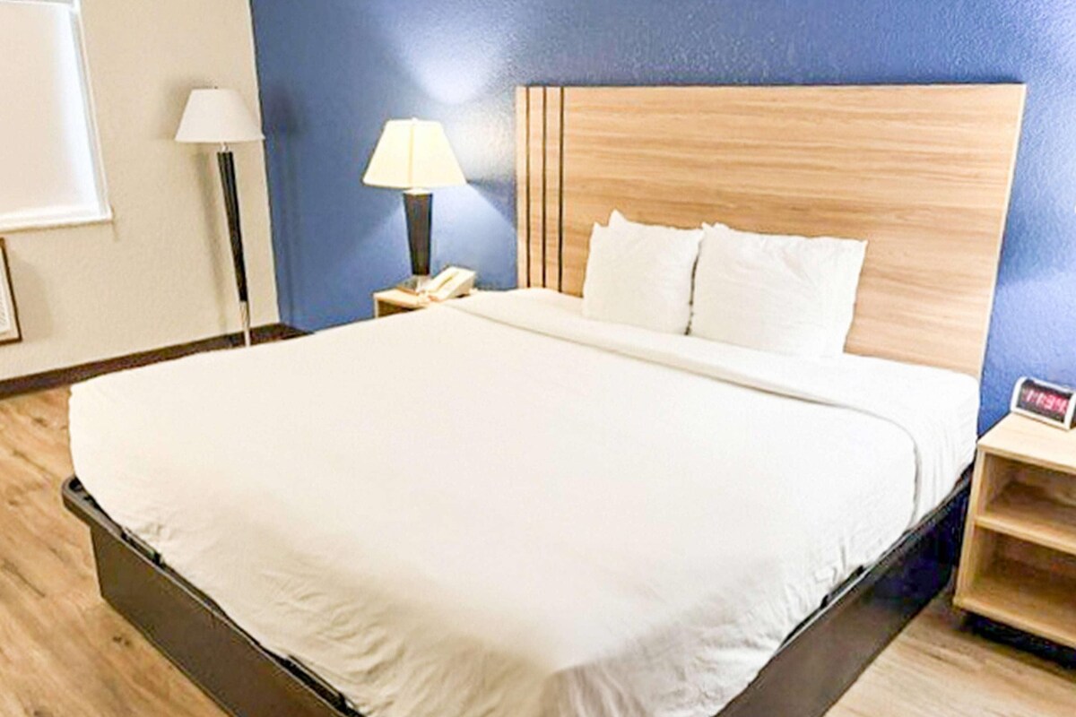 Standard Room, 2 Queen Beds, Non Smoking | Desk, blackout curtains, iron/ironing board, free cots/infant beds