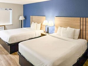 Standard Room, 2 Queen Beds, Non Smoking | Desk, blackout curtains, iron/ironing board, free cots/infant beds - Park Inn by Radisson, Ames (Ames)