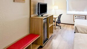 Standard Room, 2 Queen Beds, Non Smoking | Desk, blackout drapes, iron/ironing board, cribs (free) - Park Inn by Radisson, Ames (Ames)