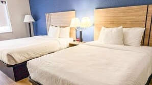 Standard Room, 2 Queen Beds, Non Smoking | Desk, blackout drapes, iron/ironing board, cribs (free) - Park Inn by Radisson, Ames (Ames)
