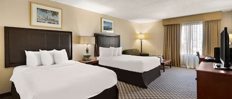 Habitación, 2 camas Queen size, para no fumadores | Camas con pillow-top, muebles diferentes y escritorio