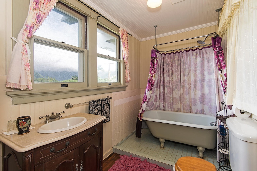 Manoa Valley Inn by null