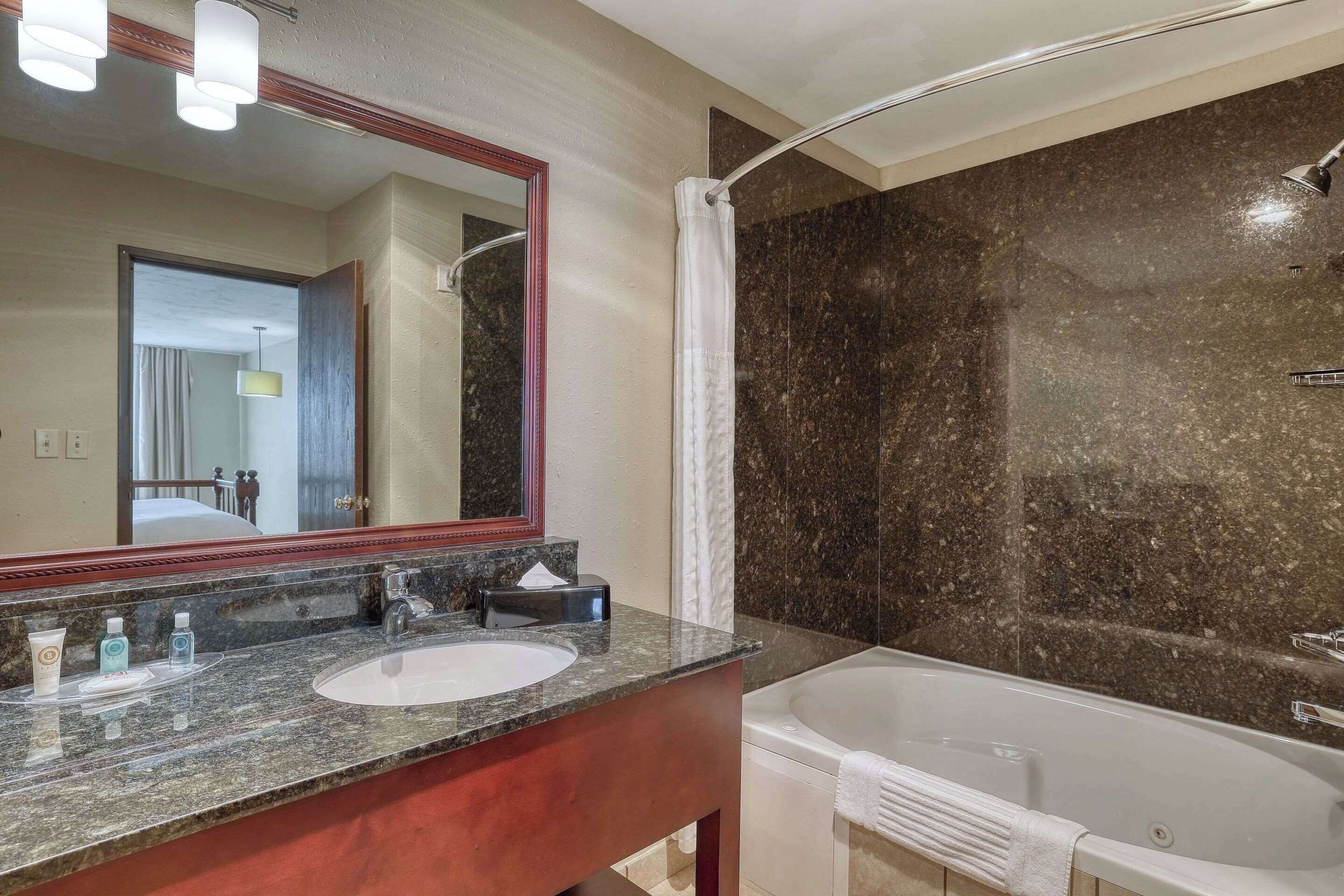 premium bedding, pillow-top beds, in-room safe, desk