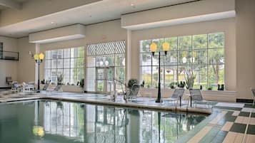 Indoor pool, sun loungers