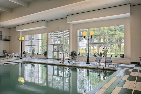 Indoor pool, sun loungers