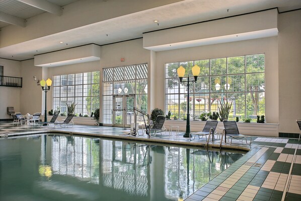 Indoor pool, sun loungers