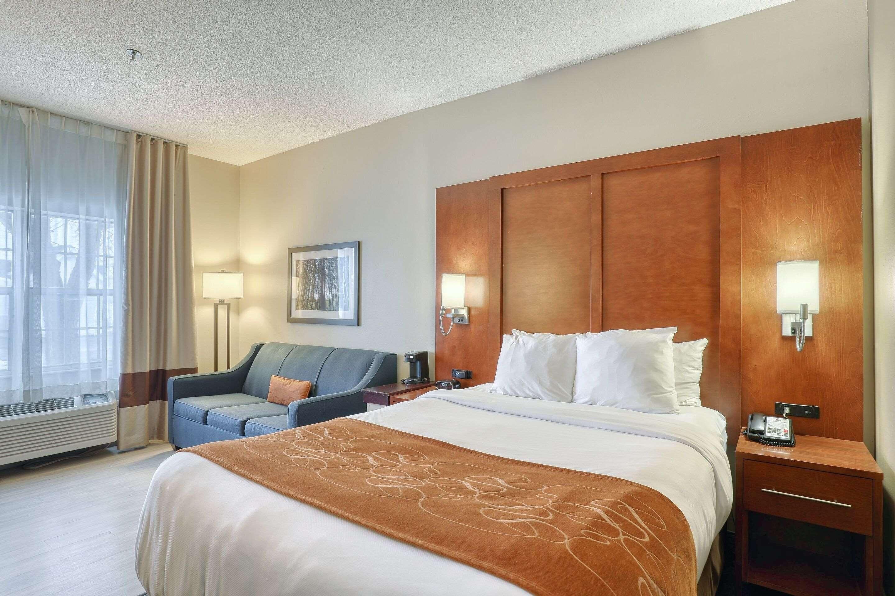 Premium bedding, pillowtop beds, in-room safe, desk