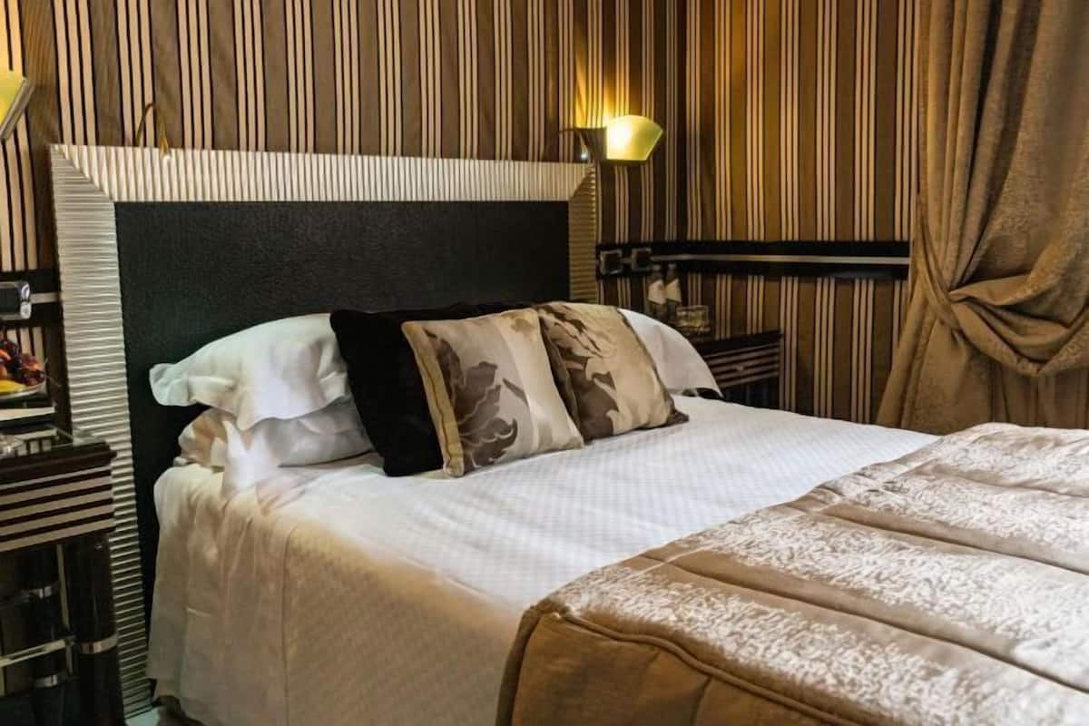 1 bedroom, premium bedding, minibar, in-room safe