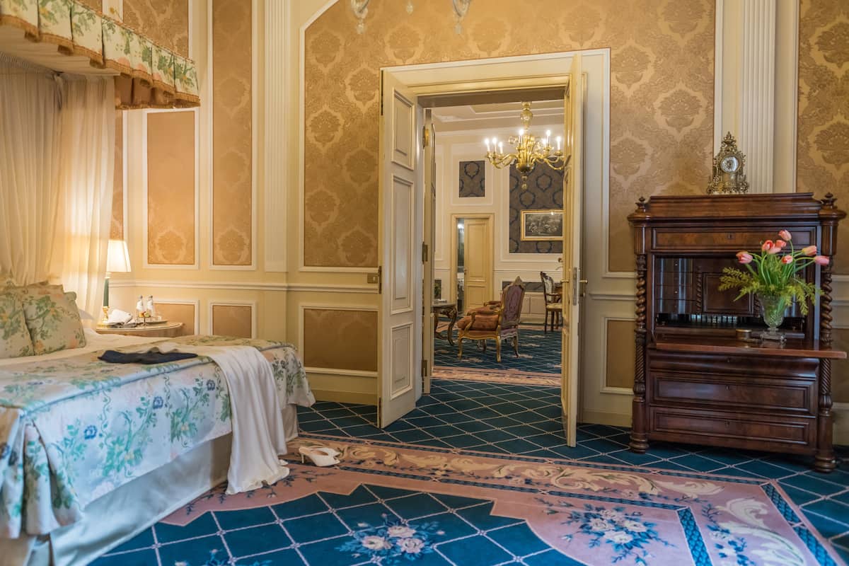 Suite Présidentielle (Giambologna) | Literie de qualité supérieure, minibar, coffres-forts dans les chambres