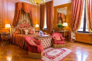 Suite Junior | 1 camera, biancheria da letto di alta qualità, minibar
