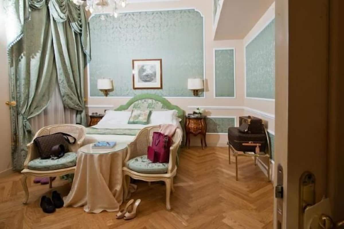 1 bedroom, premium bedding, minibar, in-room safe