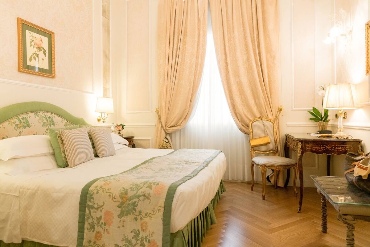 Roba de llit d'alta qualitat, minibar i caixa forta a l'habitació 