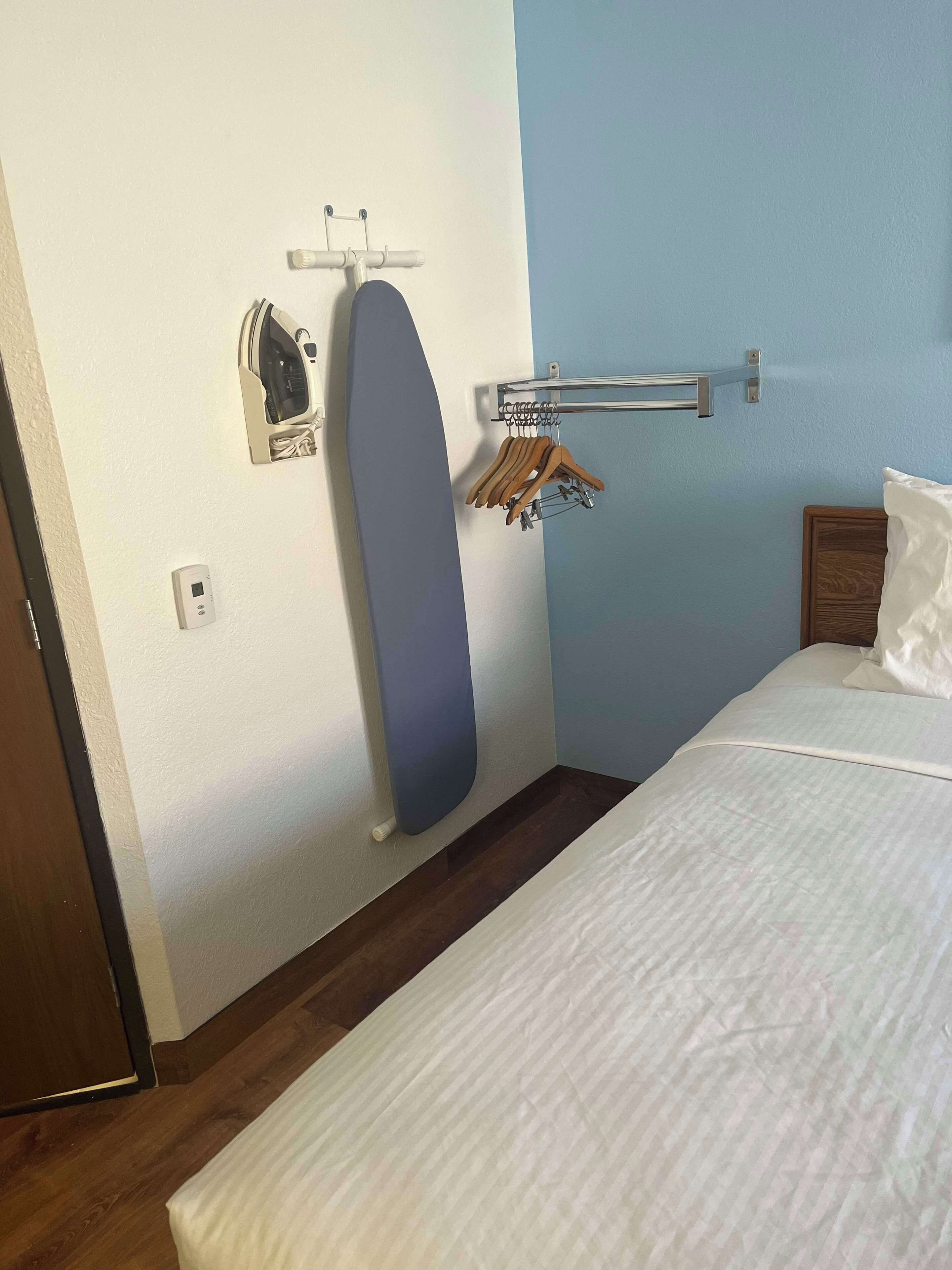 standard room, 1 queen bed, accessible, refrigerator & microwave | room amenity