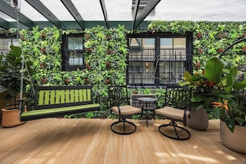 Courtyard at Beacon Hotel South Beach