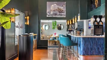 Bar (in der Unterkunft)