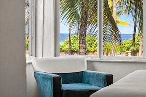 Ocean Front King | 1 bedroom, in-room safe, desk, blackout drapes