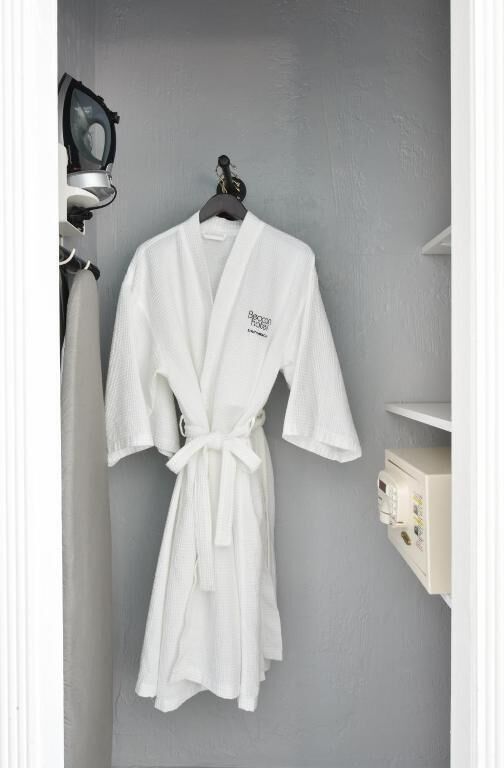 1 bedroom, Frette Italian sheets, premium bedding, down comforters