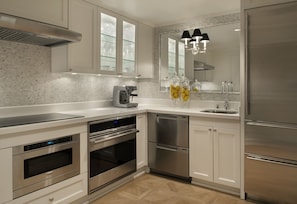 Suite, patio (Royal) | Cuisine privée