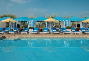 Piscine extérieure, tentes de plage, parasols de plage