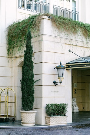 Property entrance - The Peninsula Beverly Hills (Beverly Hills)